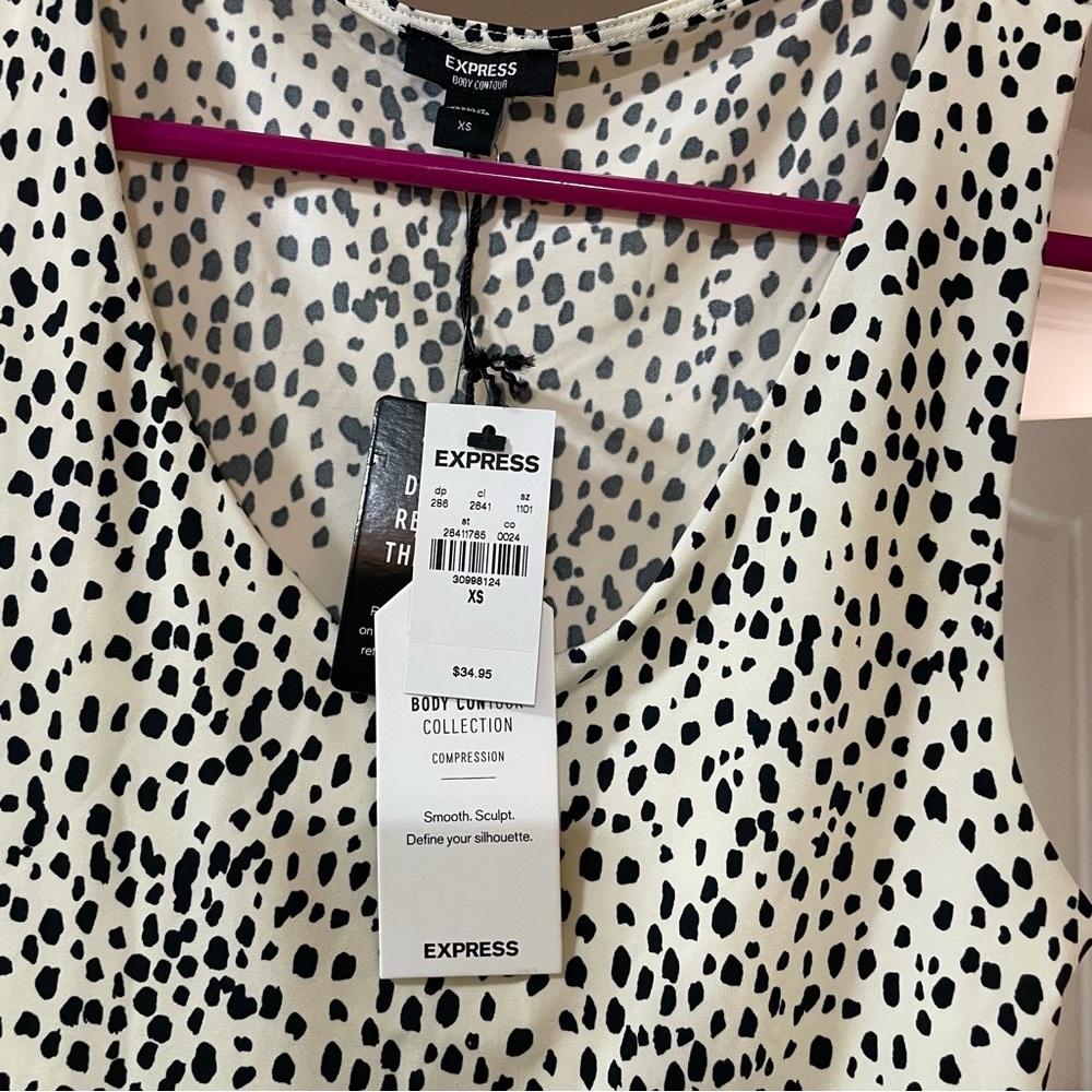 NWT Express Cream and White Sleeveless Fitted Bodysuit - Picture 4 of 6